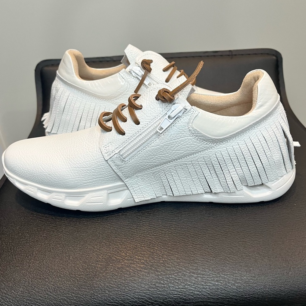 Vaneli Sport Alvina Lace-up Sneakers White With‎ Fringe Women’s Size 7.5 NWT